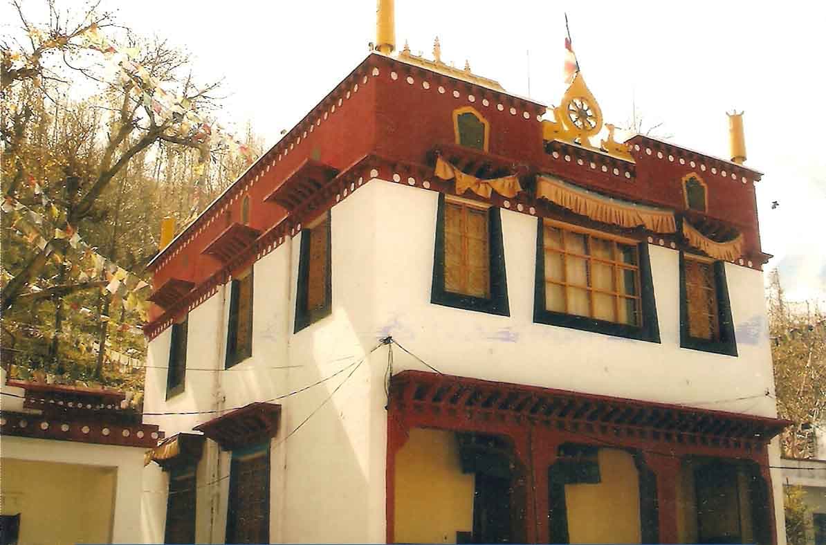 ལྷོ་བྲག་དགའ་ལྡན་དོན་གཉིས་གླིང་།