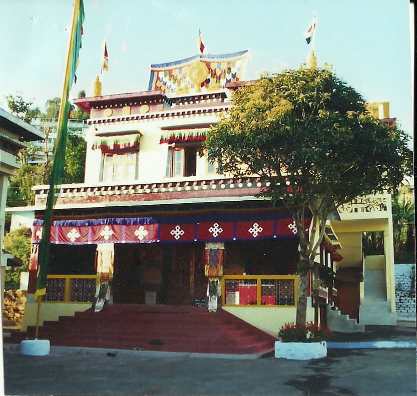 ཟེ་དཀར་ཆོས་སྡེ་སྐྱིད་ཚལ་གླིང་།