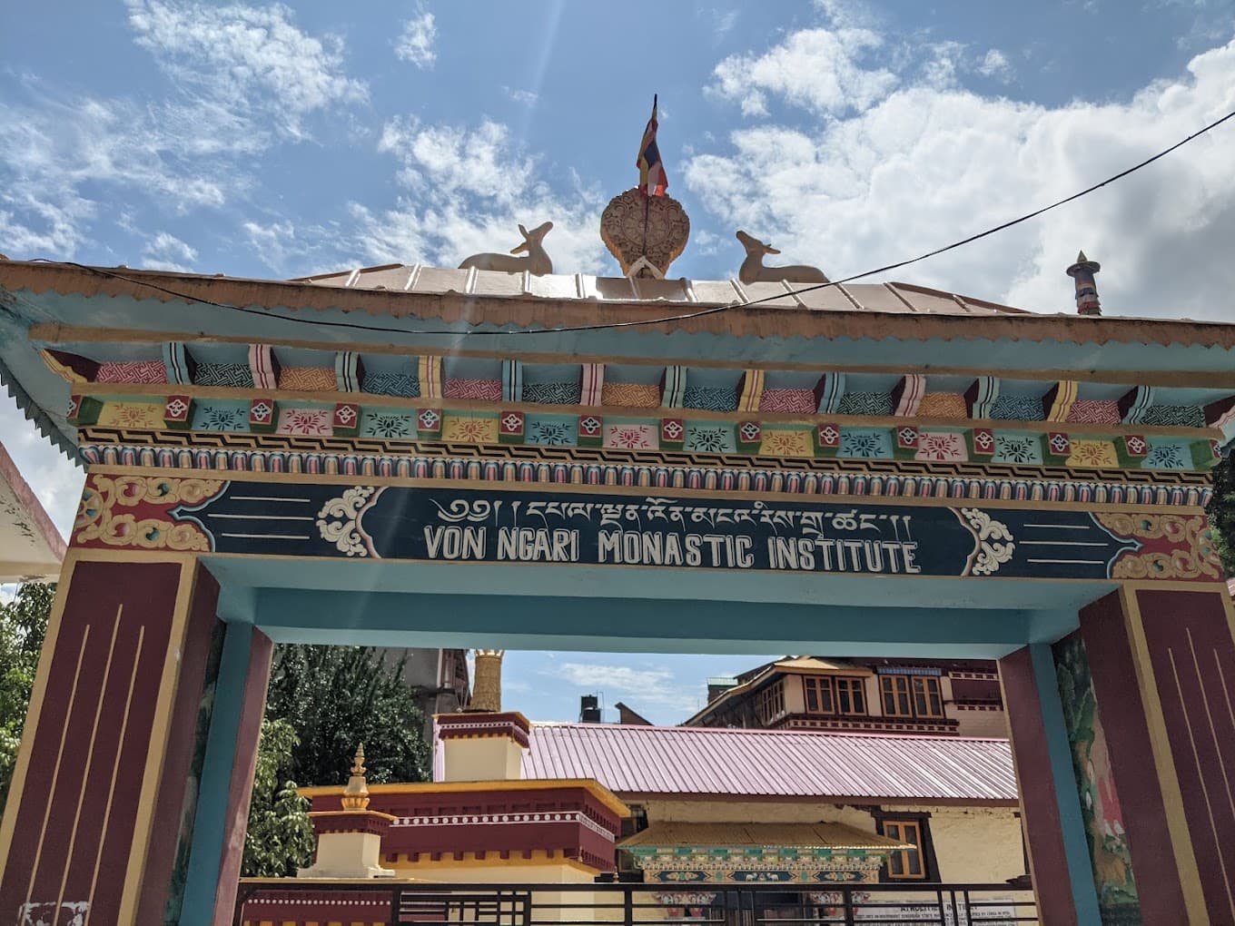 འོན་མངའ་རིས་གྲྭ་ཚང་། 