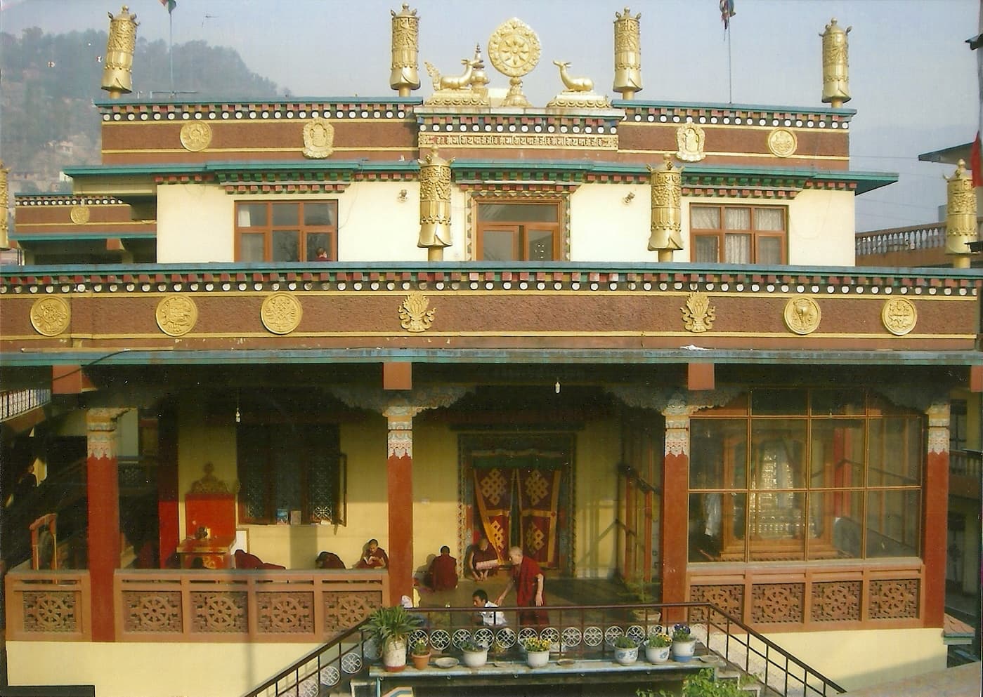 བཙུན་དགོན་ཐུགས་རྗེ་ཆོས་གླིང་།