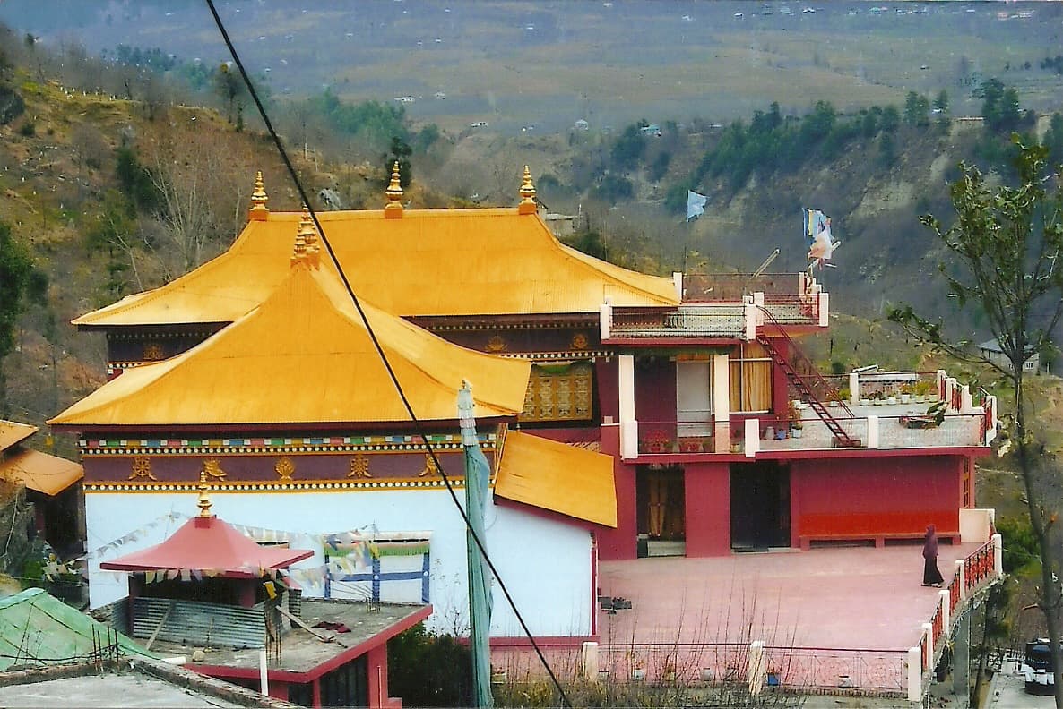 སྤང་སྒང་རི་ཁྲོད་བསམ་གཏན་ཆོས་གླིང་།