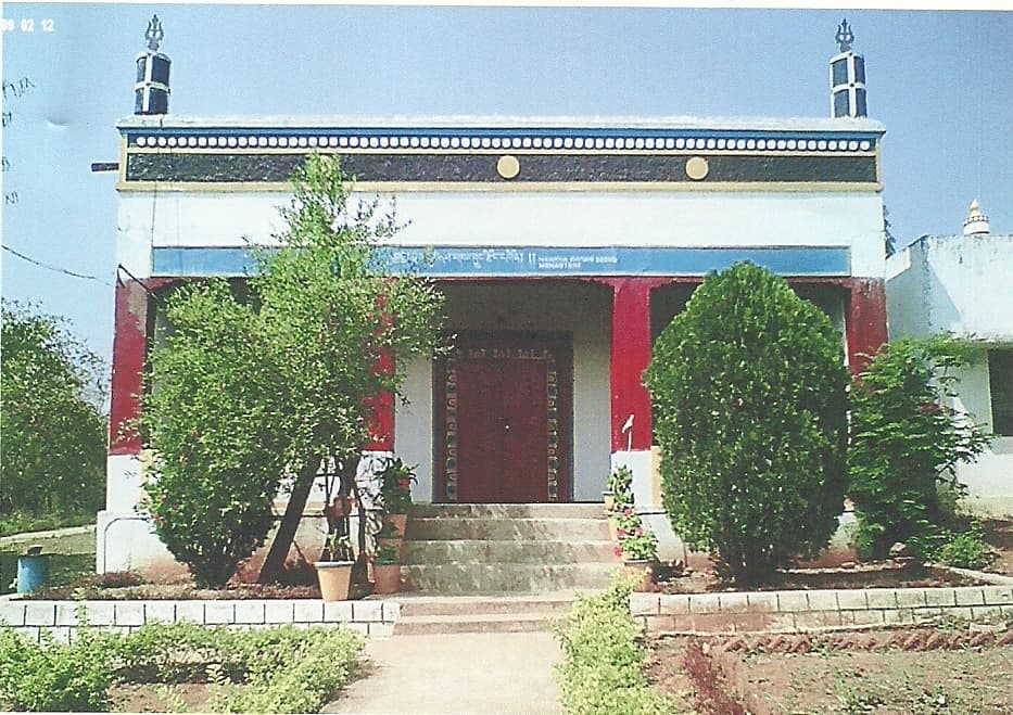 ནམ་མཁའ་ཁྱུང་རྫོང་དགོན།