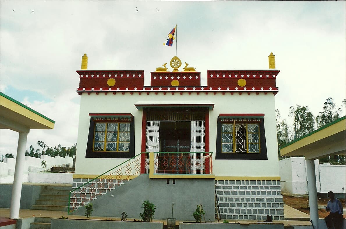 ཟེ་ཕུག་དགའ་ལྡན་མཁའ་སྤྱོད་གླིང་།