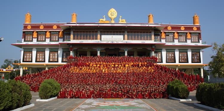 འབྲས་སྤུངས་སྒོ་མང་གྲྭ་ཚང་།