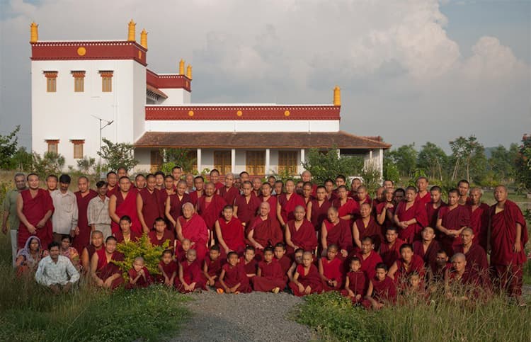 རྭ་སྟོད་གྲྭ་ཚང་། (དགེ་ལུགས། མོན་གྷོ།)