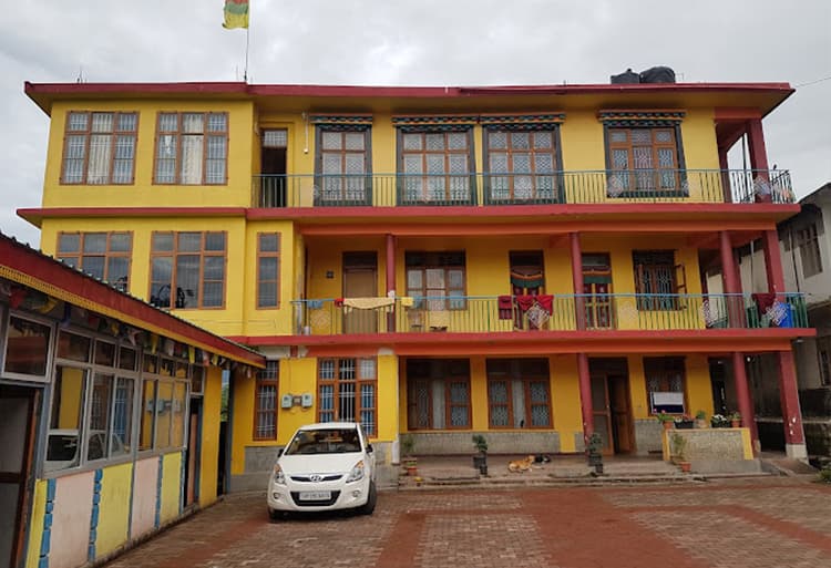 ཇོ་ནང་དུས་འཁོར་སྦྱོར་དྲུག་སྒོམ་གྲྭ་ཆོས་འཁོར་གླིང་། (ཇོ་ནང་། དྷརྨ་ས་ལ།)