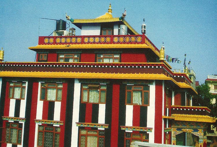 དཔལ་བཀའ་བརྒྱུད་བཤད་སྒྲུབ་བཀྲ་ཤིས་དར་རྒྱས་ཕུན་ཚོགས་གླིང་།