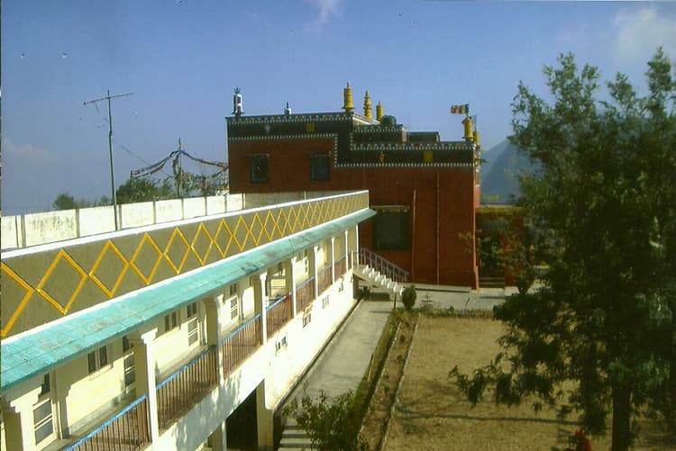 སྐྱེ་དགོན་བརྩེ་ཆེན་བསམ་གྲུབ་གླིང་། (ས་སྐྱ། ཀུམ་རའོ།)