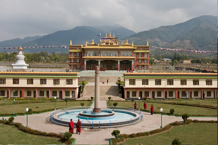 རྫོང་སར་བཤད་གྲྭ་ཆོས་ཀྱི་བློ་གྲོས།(ས་སྐྱ། སྦིར་ཅོན་ཏ་ར།)