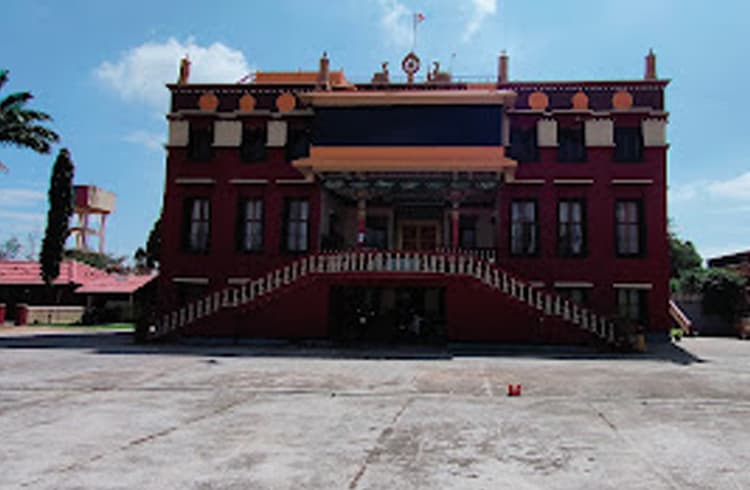 བརྩེ་ཆེན་ཆོས་འཁོར་གླིང་།