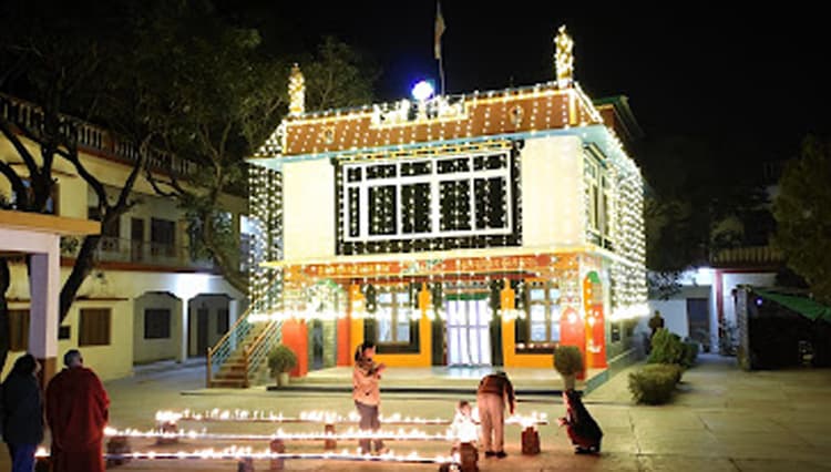 ཞ་ལུ་དགོན་པ། (ཞ་ལུ། སྤོན་ཊ་ཆོལ་གསུམ།)