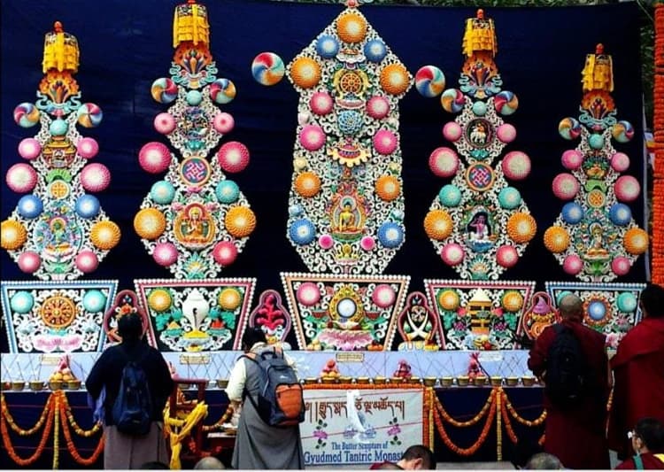 བཅོ་ལྔ་མཆོད་པ།