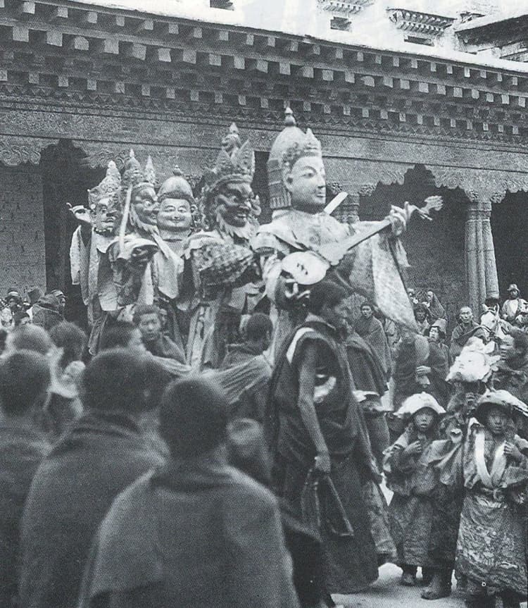 ཚོགས་མཆོད་སེར་སྦྲེངས།