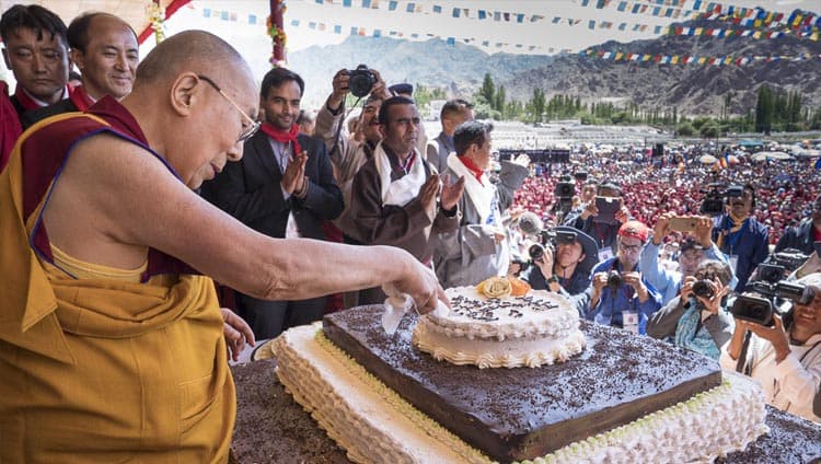 འཁྲུངས་སྐར་དུས་ཆེན།