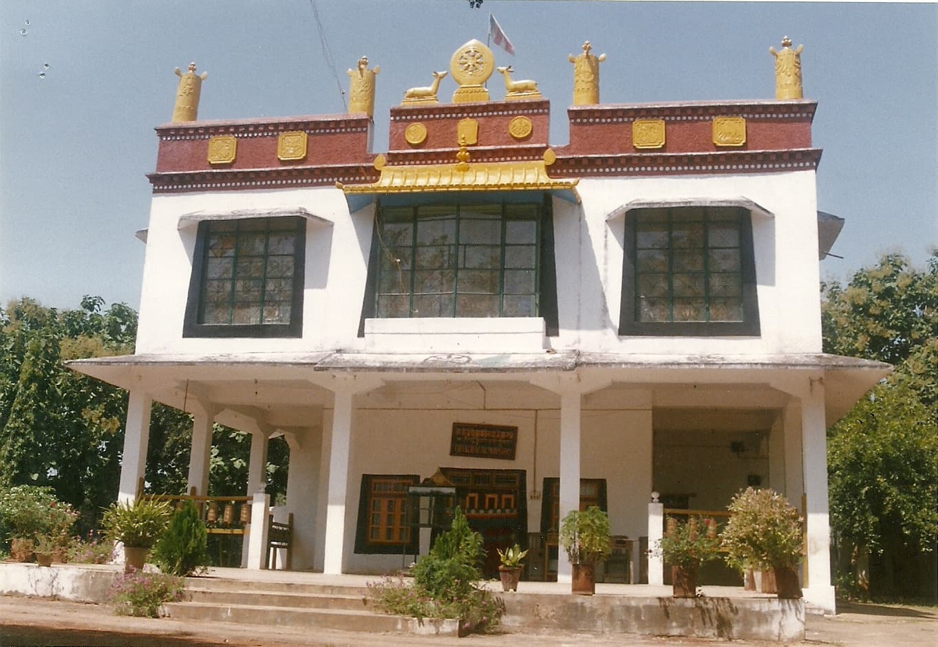 ཐེག་ཆེན་གླིང་།